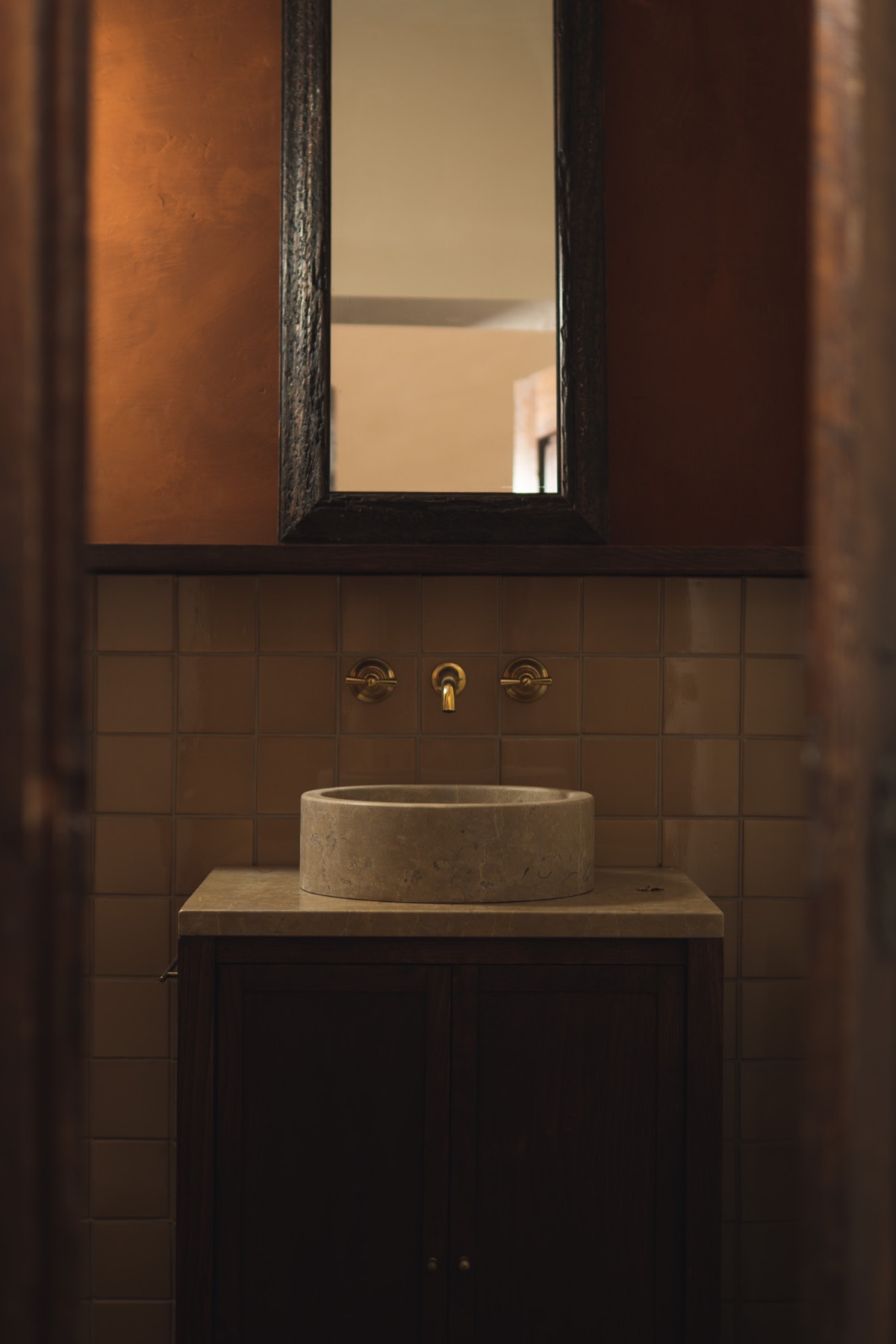 Courtyard Room bathroom